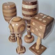 Bilboquet en bois colles