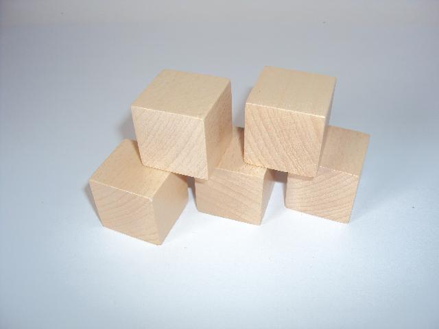 Cube en bois naturel 1